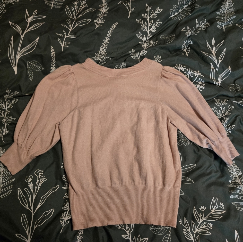 Mid sleeve sweater